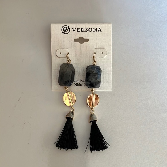 Versona Jewelry - $10 SALE Grey Stone Earrings